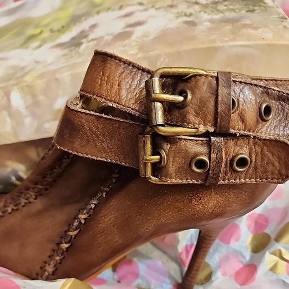 Carlos Leather Ankle Boots size 6.5 made in Brazil (only worn one time) - Picture 8 of 11